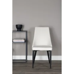 Skånska Möbelhuset Laila Matstol - Beige Manchester -Stolar affär 65ee2a1e8f94f7bbb5789ac958f9367be2